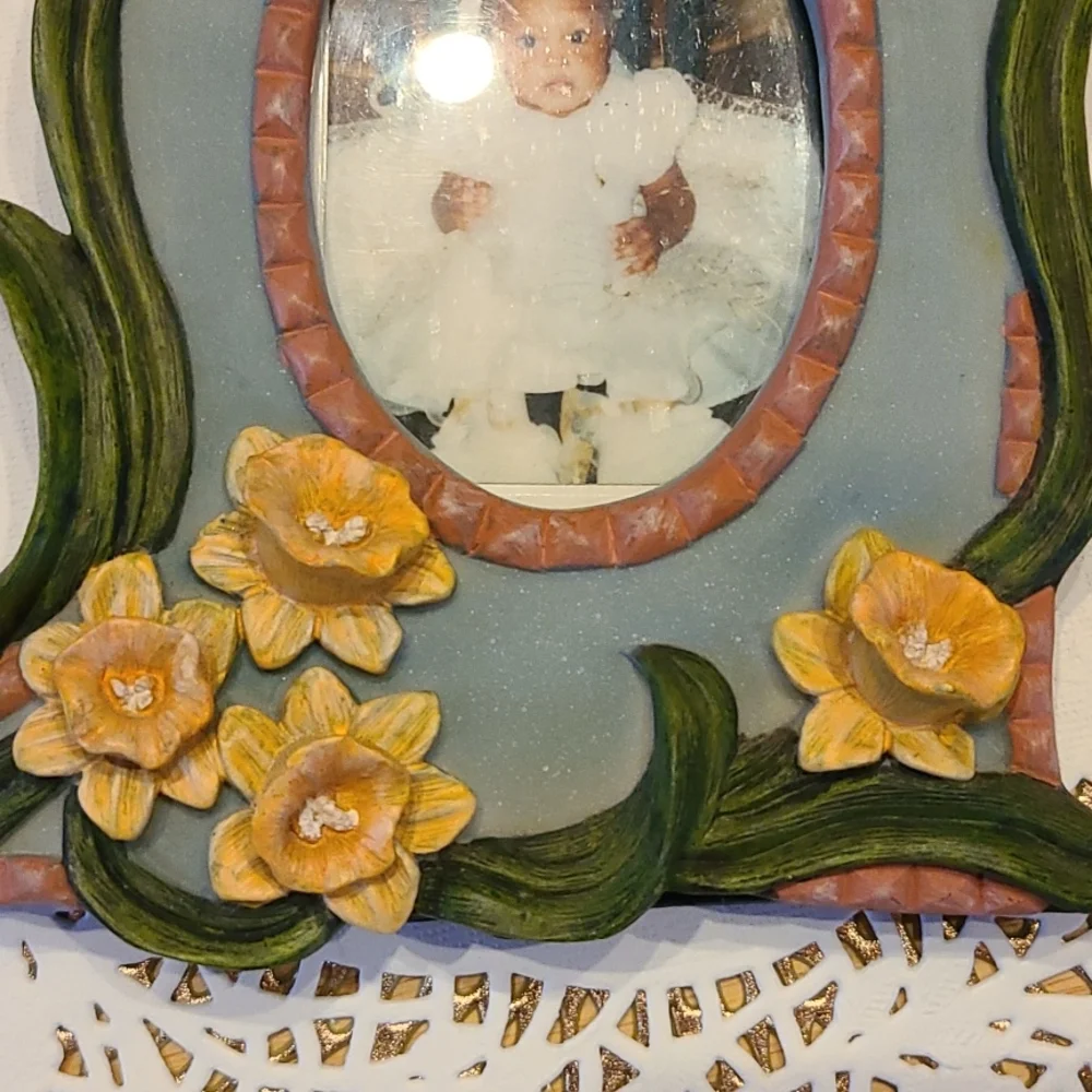 Noble Excellence Victoria's Garden 3D Floral Oval Photo Frame 3.5" x 5" x .5" - Picture 7 of 7